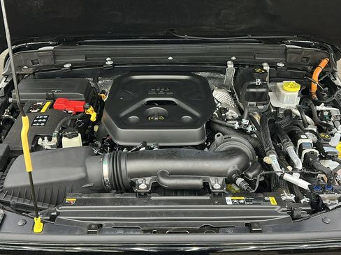 Used 2024 Jeep Wrangler Unlimited Rubicon 4xe w/ Technology Group image 19