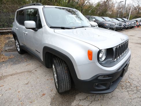 Used 2016 Jeep Renegade Latitude image 4