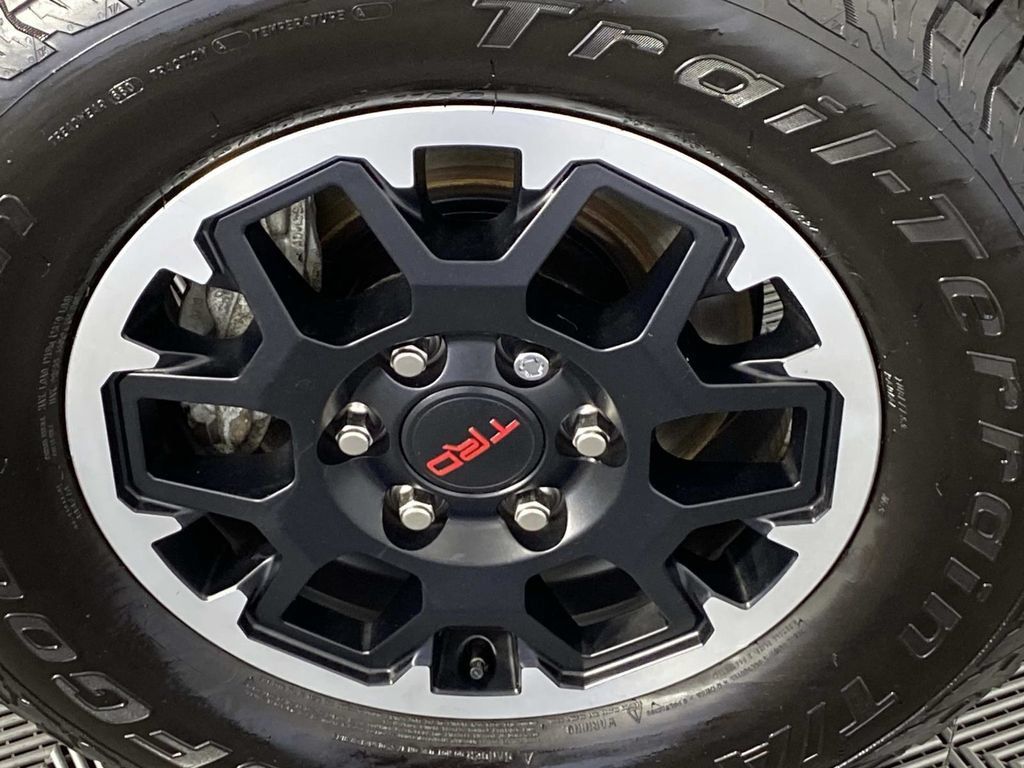 Used 2025 Toyota Tacoma TRD Off-Road AWD/4WD image 28
