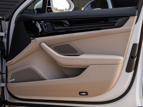Certified 2026 Porsche Panamera RWD image 39