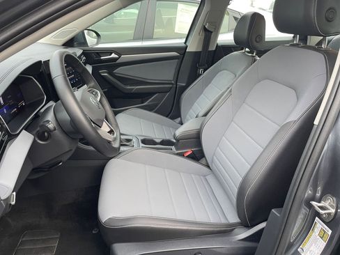 Used 2025 Volkswagen Jetta SE image 25