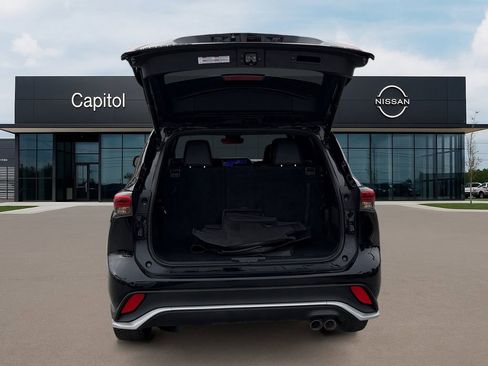 Used 2023 Toyota Highlander L image 9