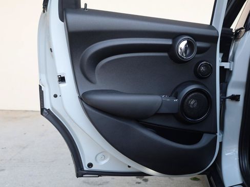 Used 2015 MINI Cooper 4-Door Hardtop FWD image 19