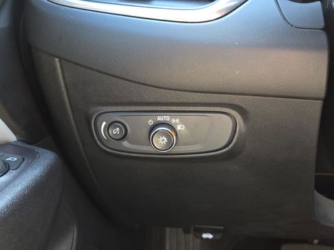 Used 2020 Chevrolet Equinox LS image 24