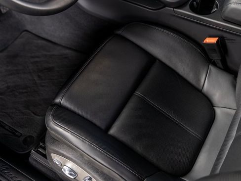 Certified 2025 Porsche Macan image 28