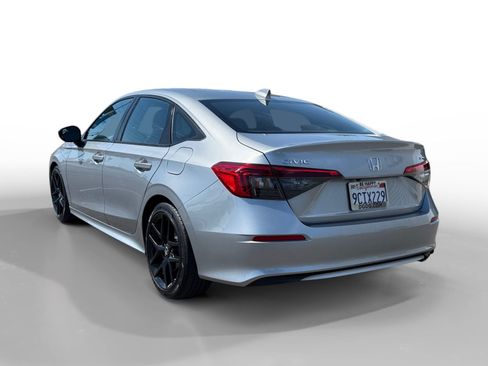 Used 2022 Honda Civic Sport image 3