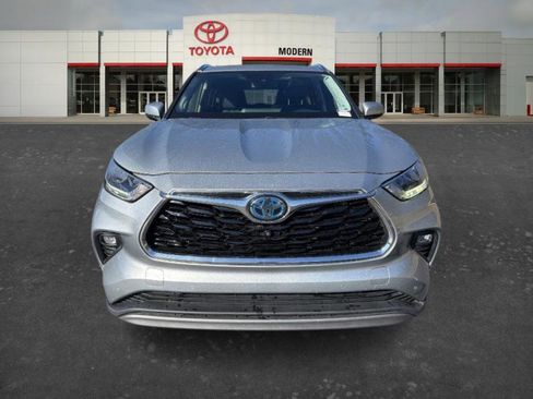 Used 2021 Toyota Highlander Platinum image 2