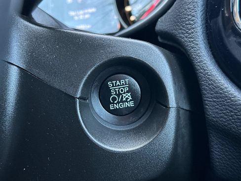 Used 2019 Jeep Compass Latitude FWD image 21