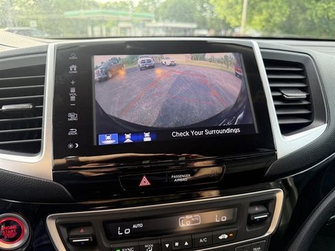Used 2018 Honda Pilot Touring image 13