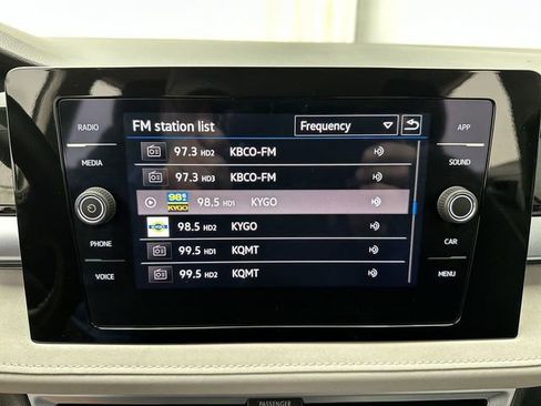 Certified 2025 Volkswagen Taos SE image 17