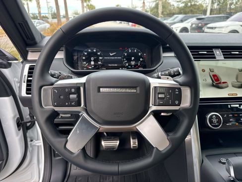 New 2025 Land Rover Discovery Dynamic SE image 27