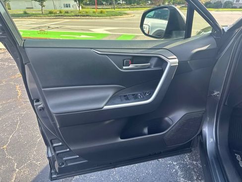 Used 2020 Toyota RAV4 XLE w/ Convenience Package AWD/4WD image 19