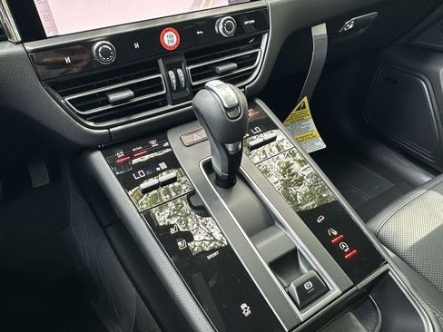 Certified 2025 Porsche Macan AWD/4WD image 15