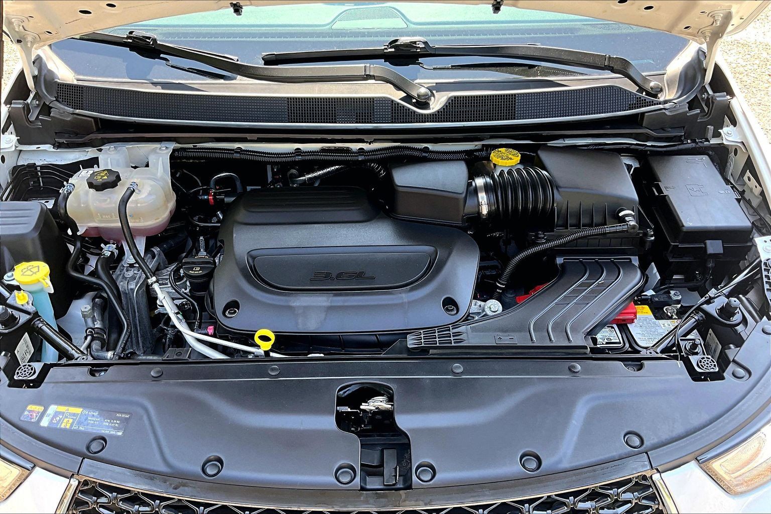 Used 2023 Chrysler Pacifica Touring-L AWD/4WD image 9