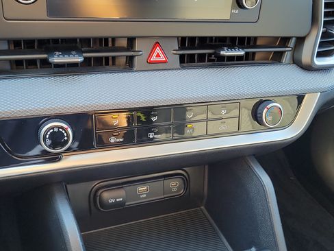 Used 2023 Kia Sportage LX FWD image 33