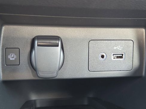 Used 2025 Nissan Versa SV w/ Trunk Package image 9