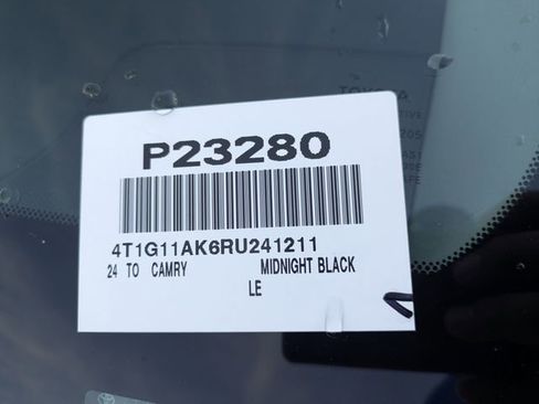 Used 2024 Toyota Camry SE image 32