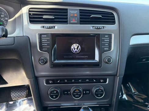 Used 2015 Volkswagen e-Golf SEL Premium image 14