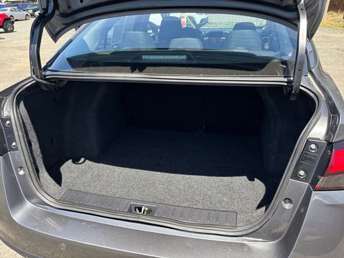 Used 2025 Nissan Versa SV FWD image 29