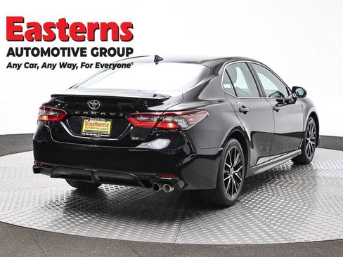 Used 2024 Toyota Camry SE w/ Convenience Package FWD image 5