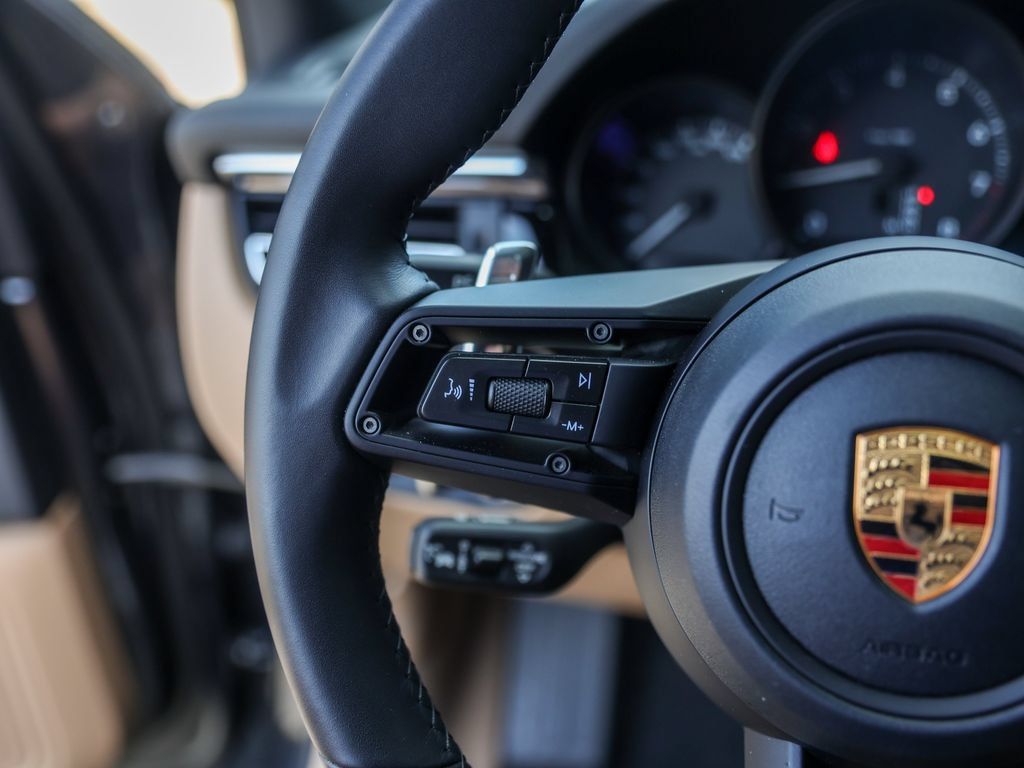 Certified 2026 Porsche Macan AWD/4WD image 18