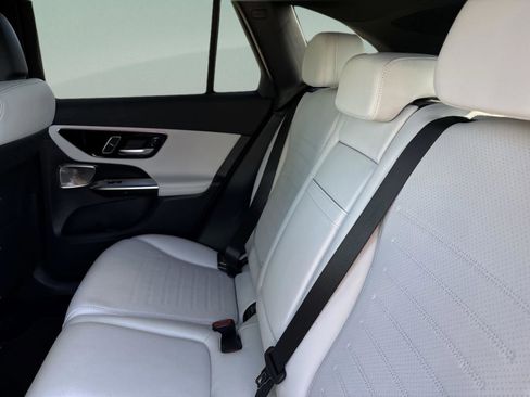 Used 2024 Mercedes-Benz GLC 300 image 16