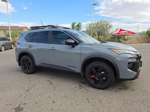 Used 2025 Nissan Rogue SV AWD/4WD image 22