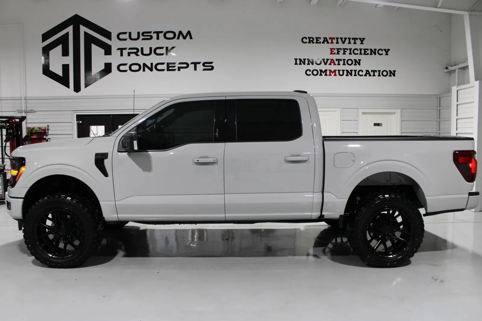 Used 2024 Ford F150 XLT w/ Equipment Group 302A MID AWD/4WD image 19