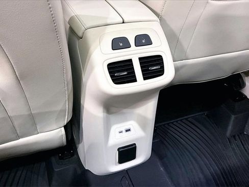 Certified 2022 Buick Envision Avenir w/ Technology Package II image 27