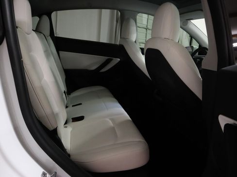 Used 2021 Tesla Model Y Long Range image 18