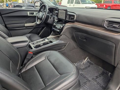 Used 2023 Ford Explorer Limited w/ Equipment Group 301A image 9