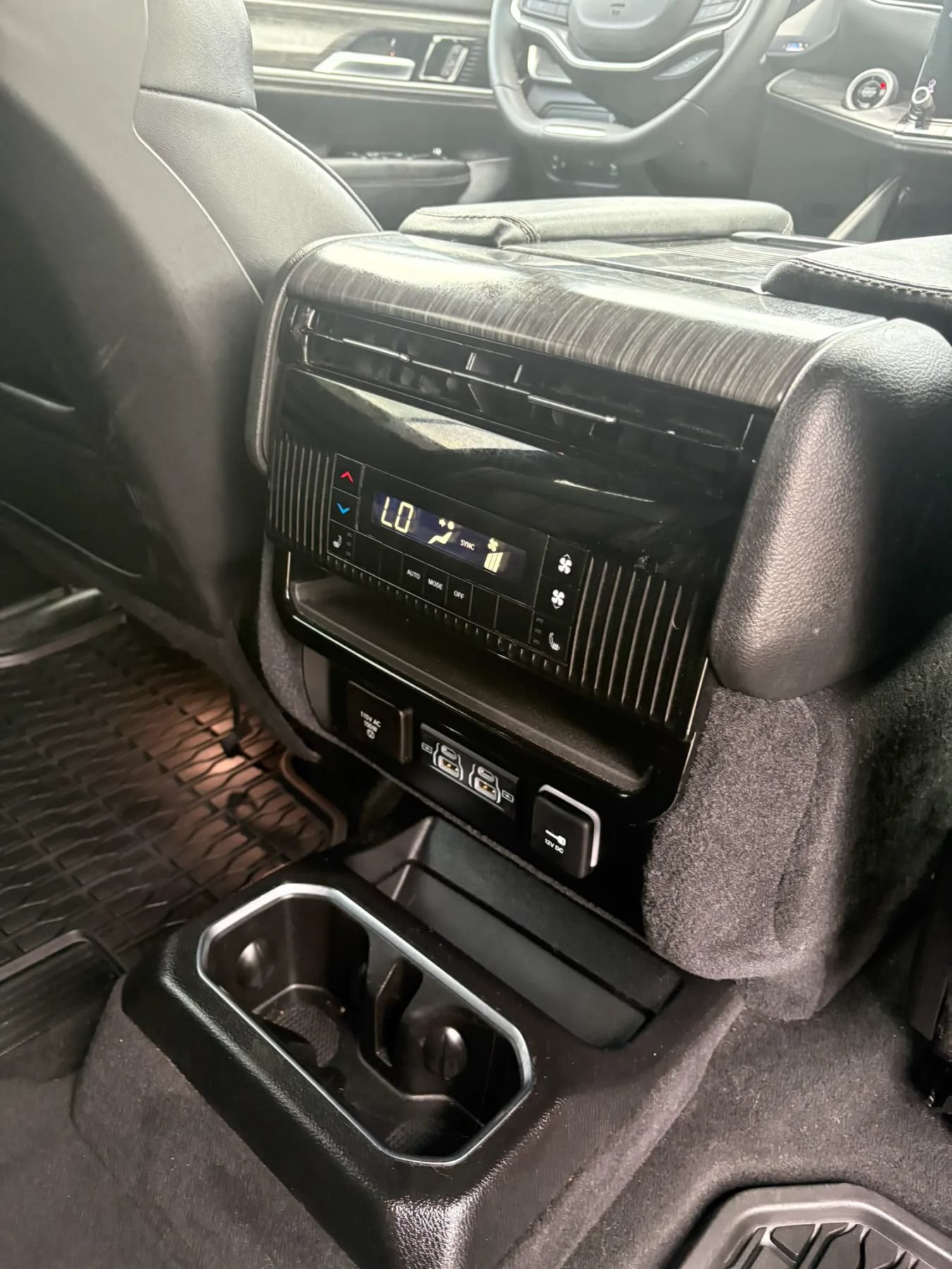 Used 2024 Jeep Wagoneer Series II AWD/4WD image 37