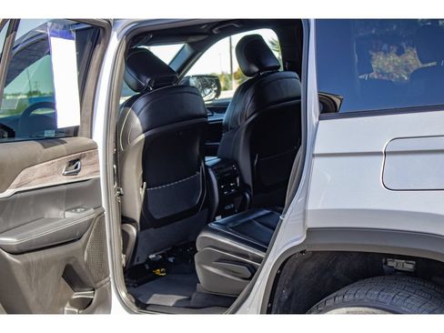 Used 2024 Jeep Grand Cherokee L Limited AWD/4WD image 18