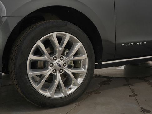 Used 2019 Ford Expedition Platinum image 31