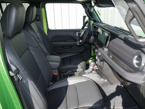 New 2025 Jeep Gladiator High Tide image 26