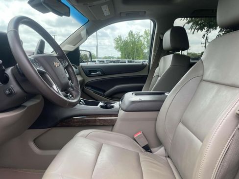 Used 2016 Chevrolet Suburban LT RWD image 15
