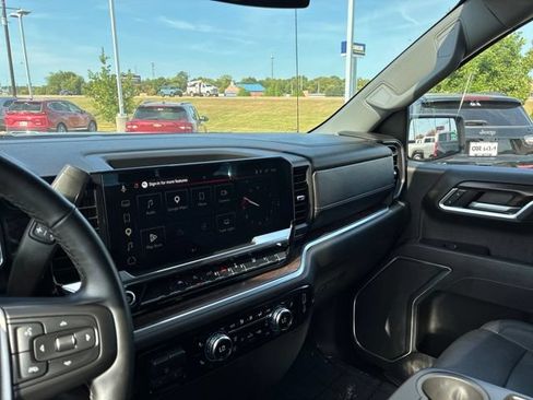 Used 2025 GMC Sierra 1500 SLT RWD image 9