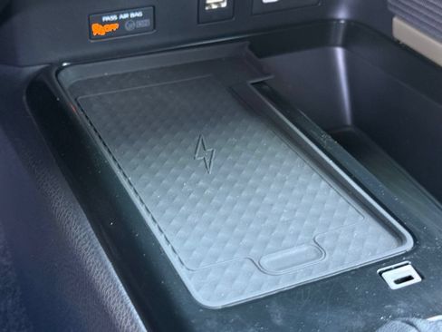 Used 2025 Toyota Camry SE FWD image 32