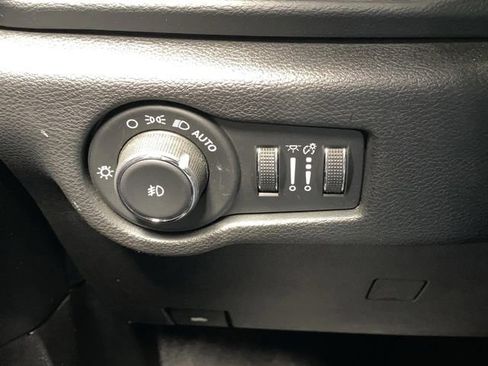 Used 2020 Chrysler Pacifica Touring-L Plus image 25