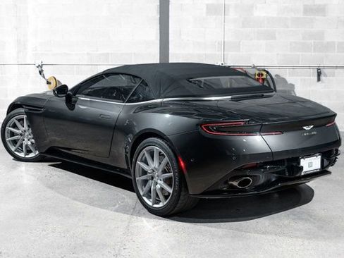 Used 2019 Aston Martin DB11 Volante image 34
