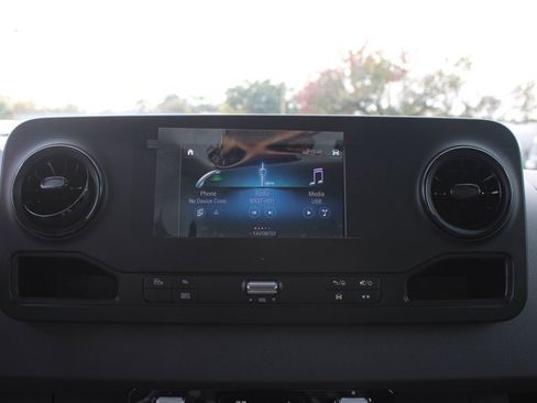 Used 2023 Mercedes-Benz Sprinter 4500 image 27