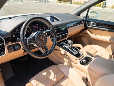 Certified 2022 Porsche Cayenne AWD/4WD image 4