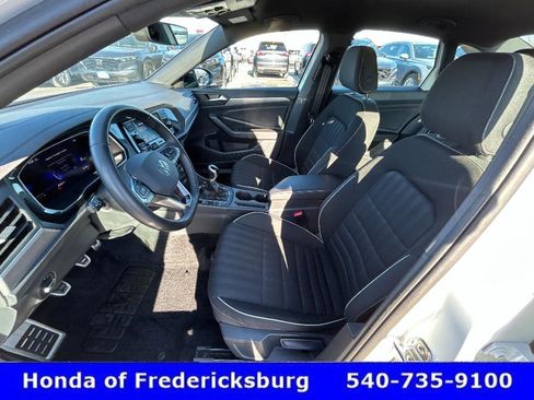 Used 2024 Volkswagen Jetta Sport image 14