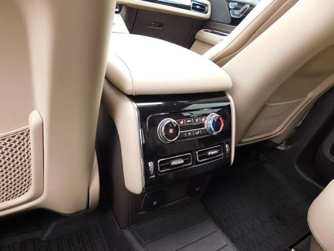 Used 2022 Lincoln Aviator AWD w/ Premium Package image 15