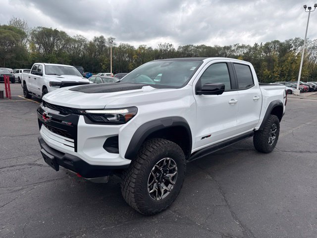 Used 2024 Chevrolet Colorado ZR2 w/ ZR2 Convenience Package III AWD/4WD image 3