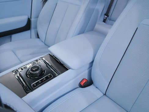 Used 2026 Rolls-Royce Cullinan AWD/4WD image 38