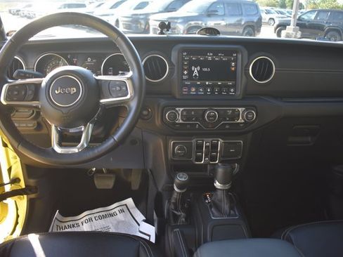 Used 2023 Jeep Wrangler Unlimited Sahara w/ Cold Weather Group AWD/4WD image 18