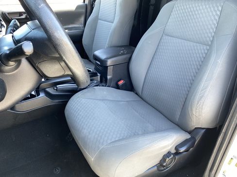 Used 2021 Toyota Tacoma SR RWD image 15