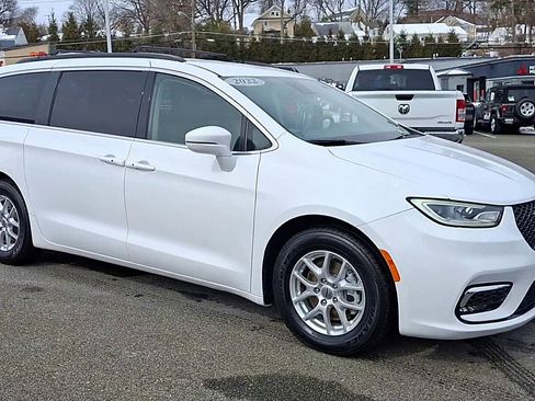Certified 2022 Chrysler Pacifica Touring-L image 2