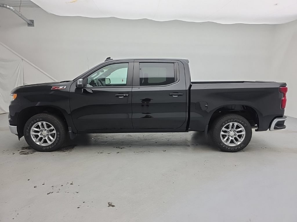 Used 2023 Chevrolet Silverado 1500 LT w/ Z71 Off-Road Package AWD/4WD image 8